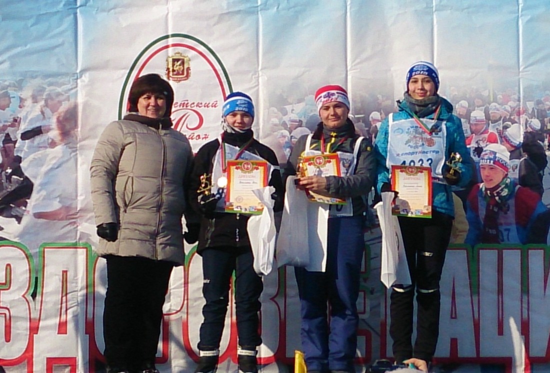 Алина Габидуллина заняла III призовое место (справа)