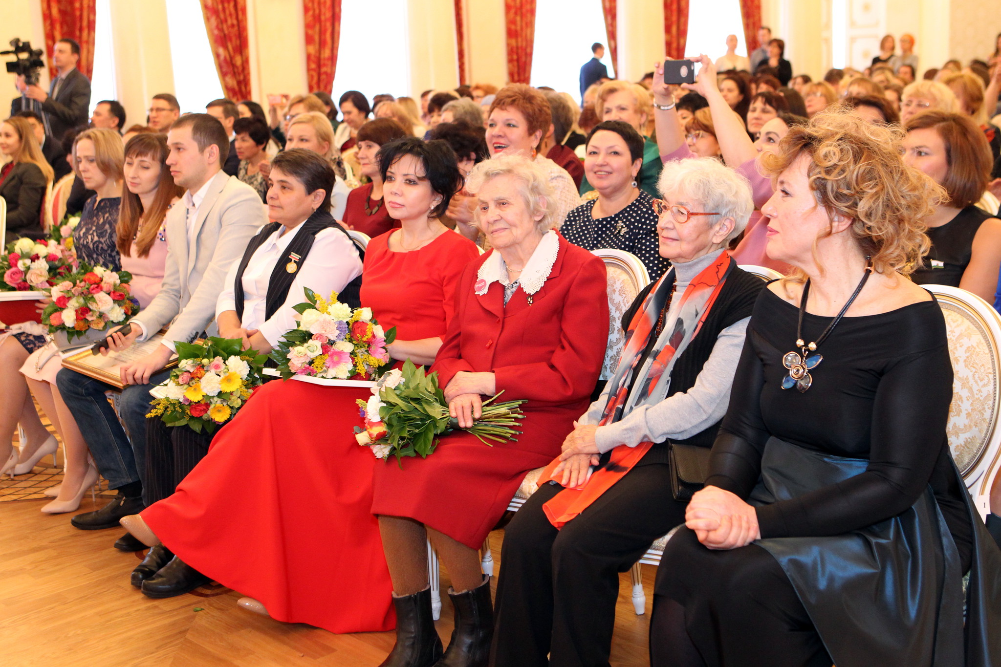 Конкурс жен. Конкурс женщина года. Женщина года. Мужчина года: женский взгляд. Конкурс мужчина года: женский взгляд. Конкурс мужчина года.